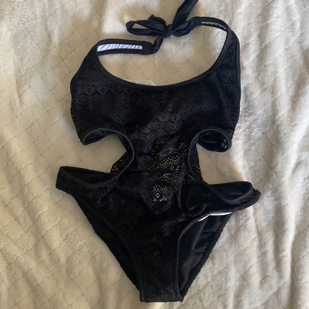 Monokini. Bikini. One piece